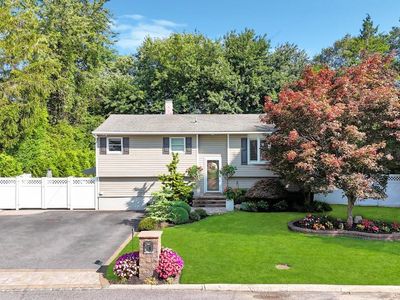 39 Crestwood Lane, Farmingville, NY, 11738