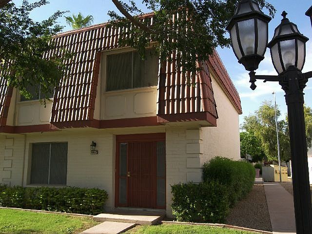 Make your home in one of the most exciting locations in the Valley! World class shopping, arts, restaurants within minutes of your front door. Be part of the action as Scottsdale's Waterfront comes alive! You couldn't be more ideally situated!