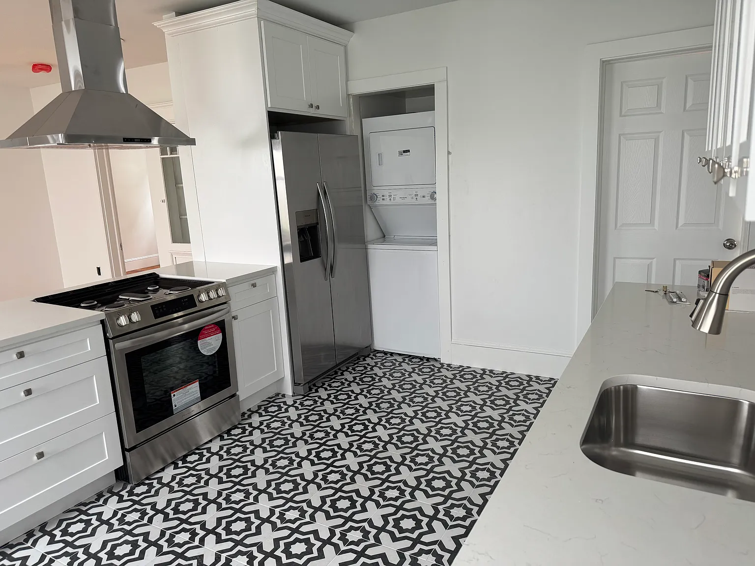 109 Division Ave — Photo 2