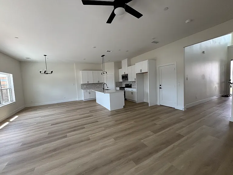 4444 Fatima Dr — Photo 5