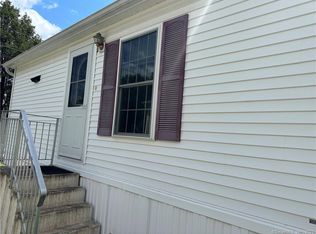 4 Mohegan Dr, East Hartford, CT 06118