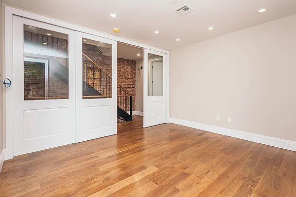 Rented by Nooklyn NYC LLC | media 16