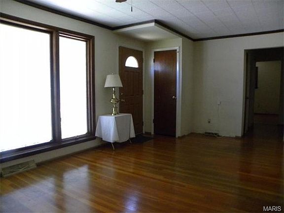 4th image of 530 Lynn Haven Ln