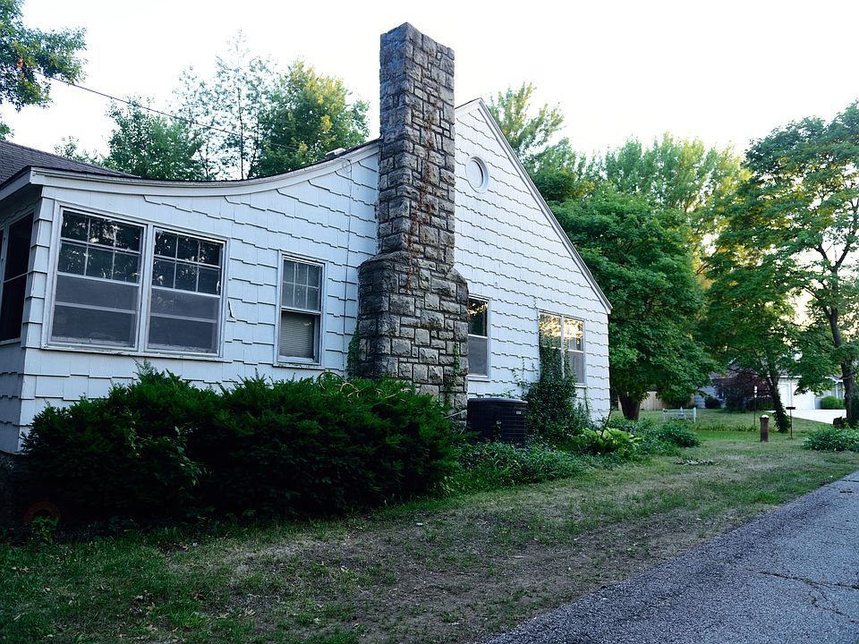 1st image of 9301 W 95th St