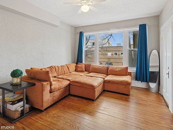 5th image of 464 N Artesian Ave