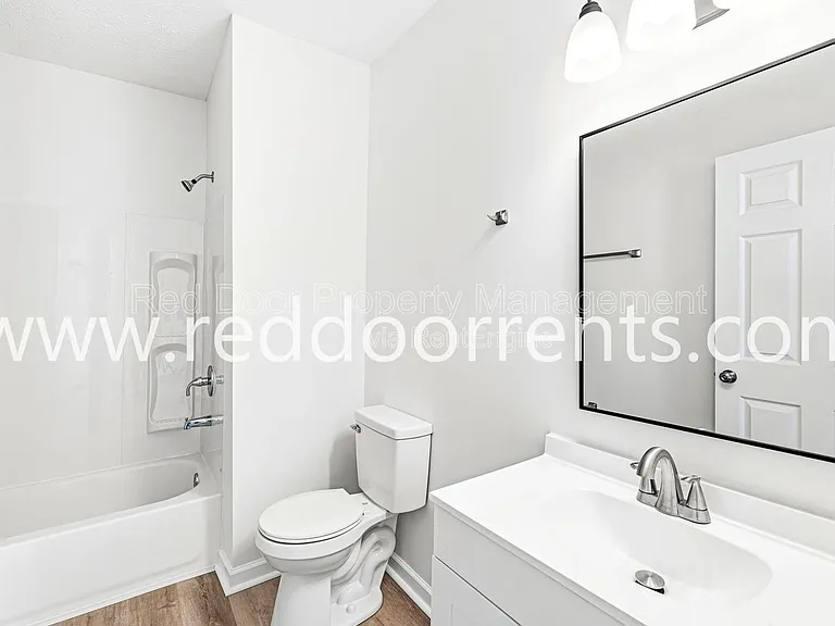 389 N Main St #E — Photo 17