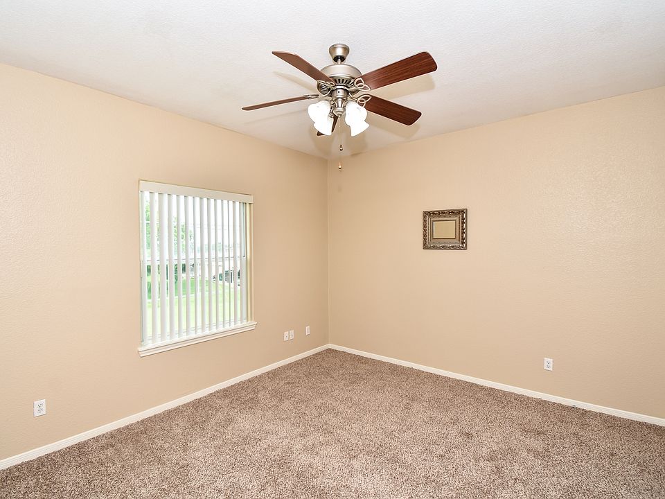 2nd image of 137 Sherwood Dr #C