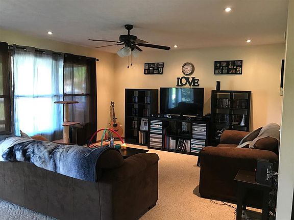 3rd image of 7020 N Honeywood Ln