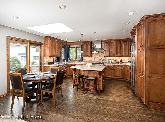 5th image of 1479 Greenlake Dr