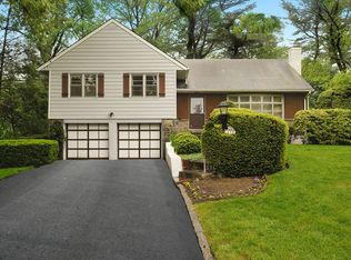277 Surrey Dr, New Rochelle, NY 10804