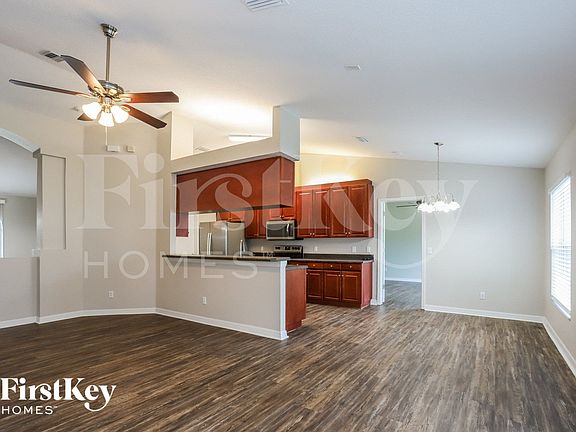 3rd image of 9704 Wydella St