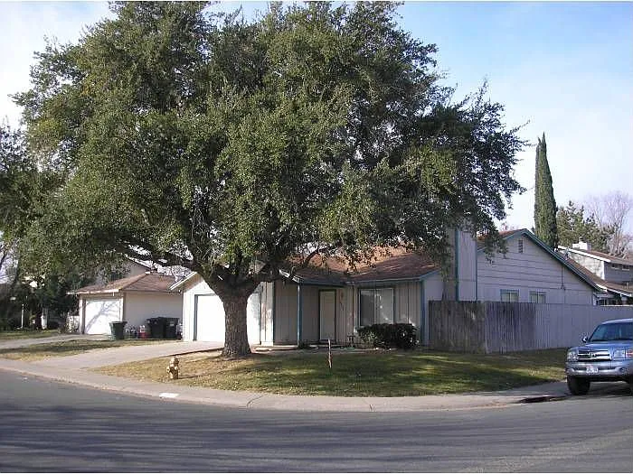 4913 Kingbird Way photo 1
