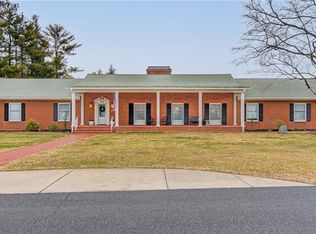 1701 Whiteley Pl, Greensboro, NC 27406