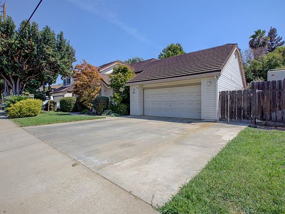 2nd image of 2612 Snyder Ave