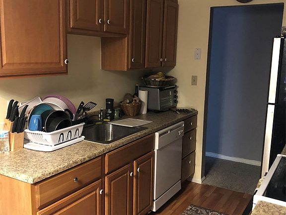 5th image of 31 Moore Ln APT 11