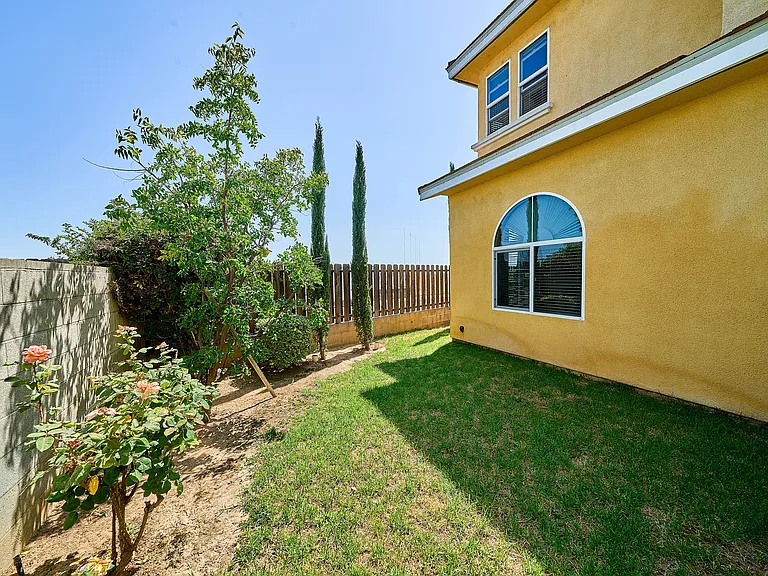 2577 Mountain Ave — Photo 41