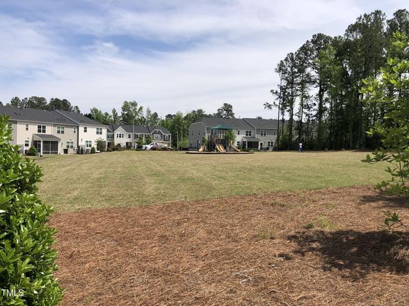 123 Hunston Dr, Holly Springs, NC 27540