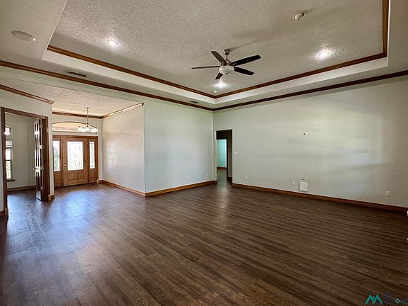 2nd image of 3924 Springwood Dr