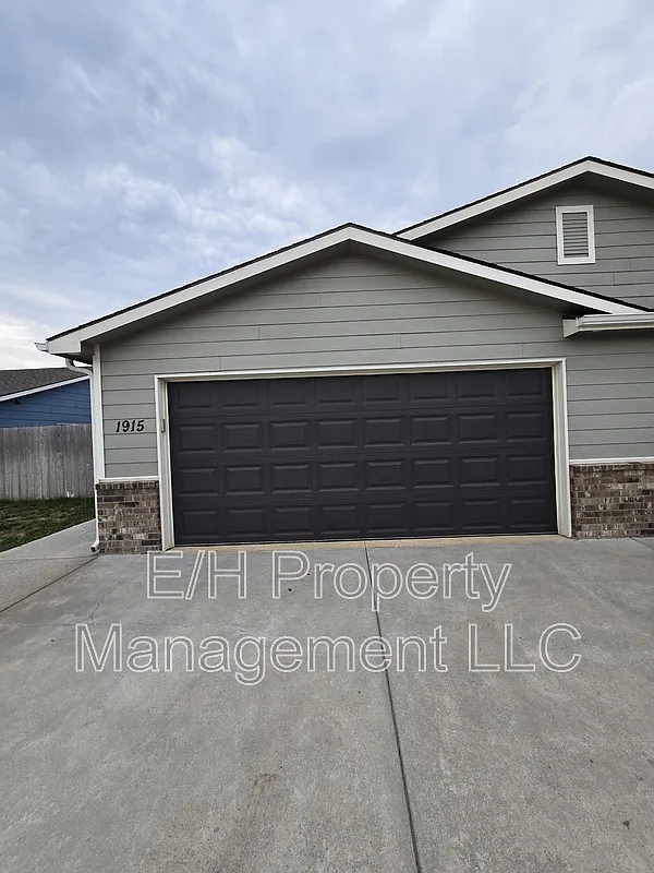 3 bed, 2.0 bath, 1180 sqft, $1,495 — Photo 4