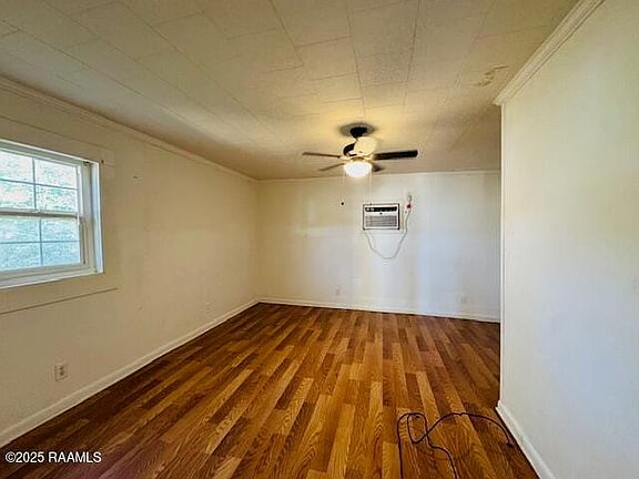 4th image of 216 Camille St