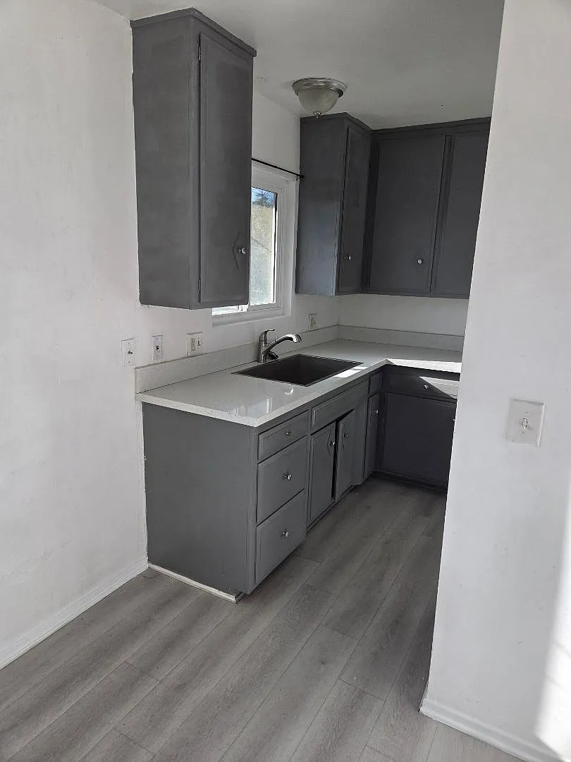 1265 W Devonshire Ave — Photo 1