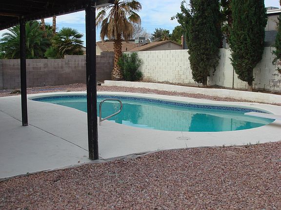 3rd image of 4015 Arrowood Dr