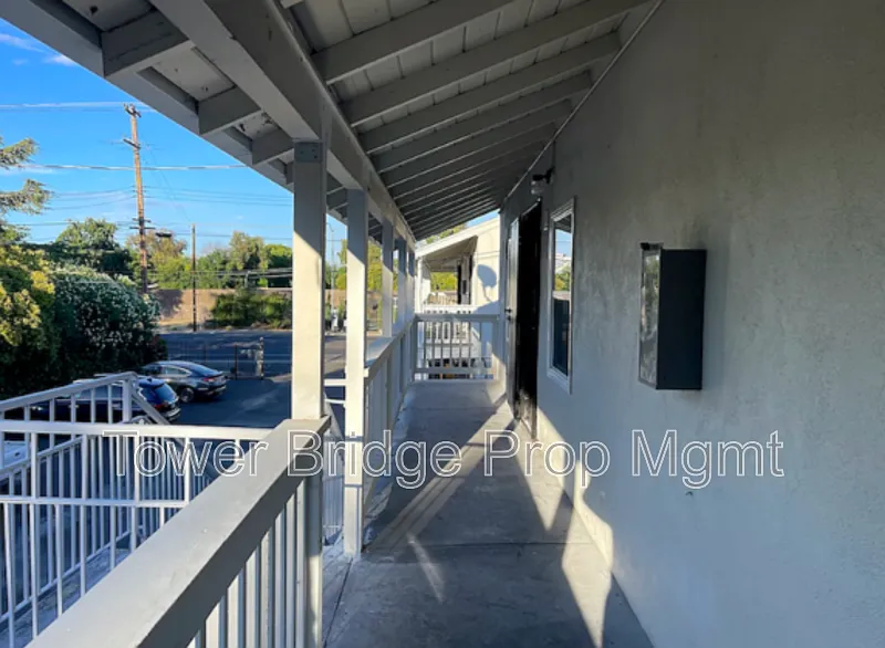 1 bed, 1.0 bath, $1,400 — Photo 4