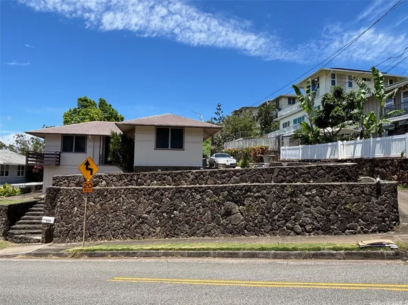 1356 Mamalu St, Honolulu, HI 96817