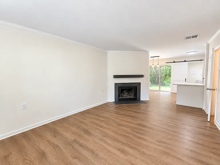 118 Chaucer Ct — Photo 10