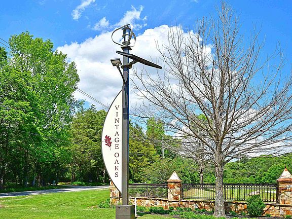 4th image of 12 Vintage Oaks Way