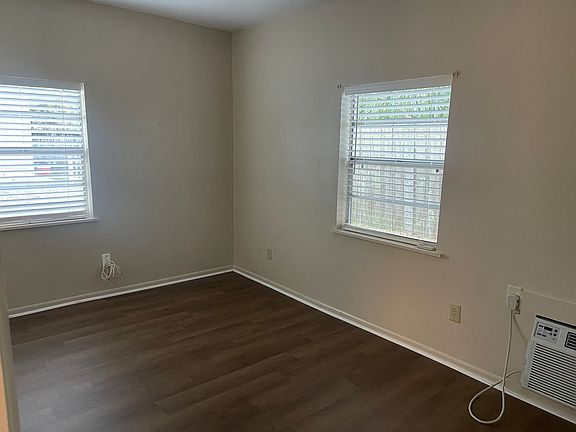 3rd image of 1425 Chestnut Ave Unit B