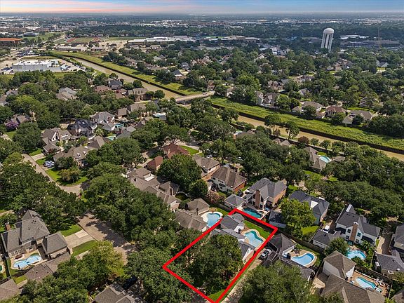 3rd image of 1027 Flagmore Dr