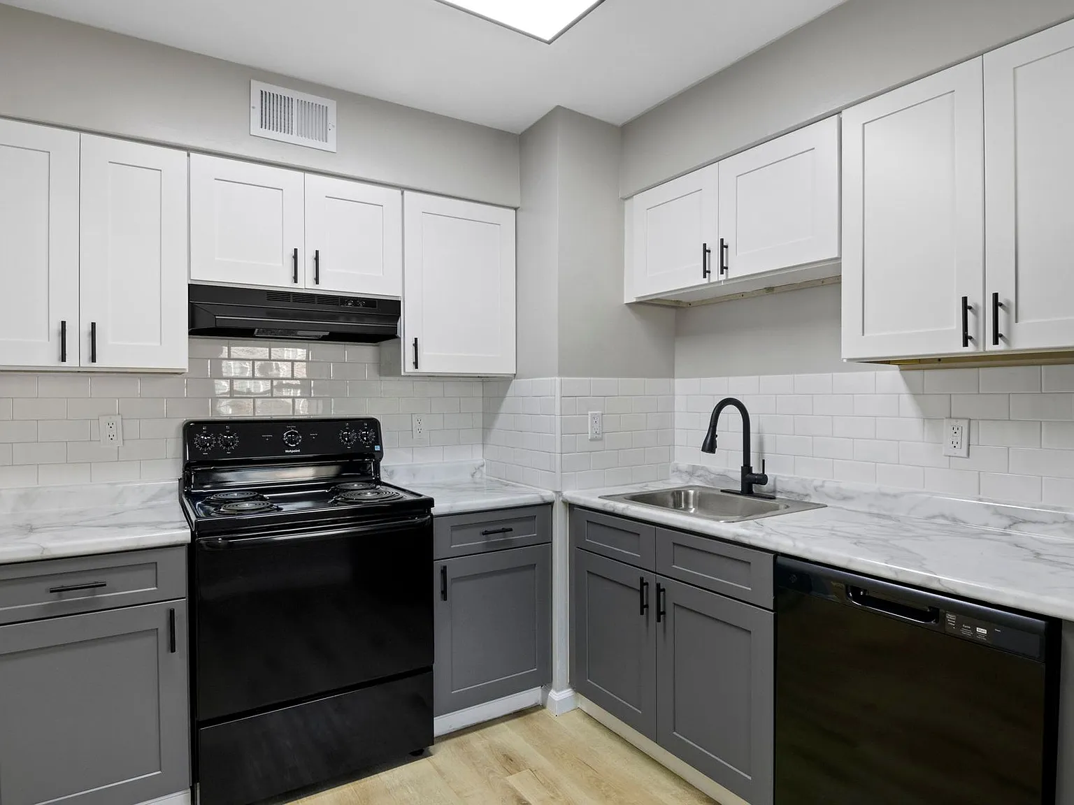 The Riverside Apartment Homes — Photo 1