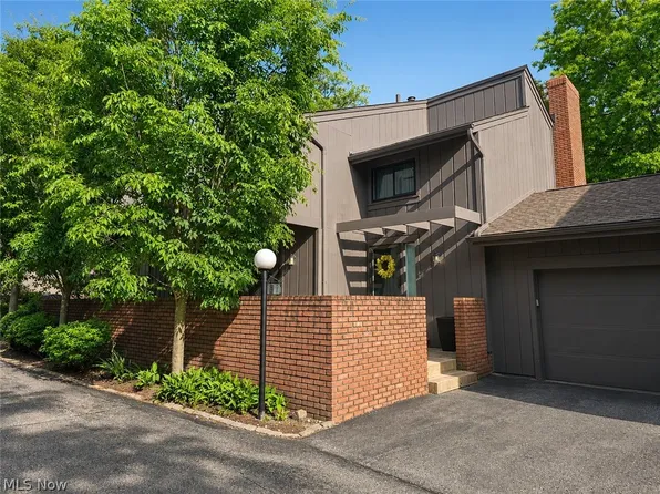 1044 Canyon View Rd #703F, Northfield, OH 44067