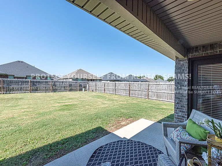 347 W Tyler Rd — Photo 19