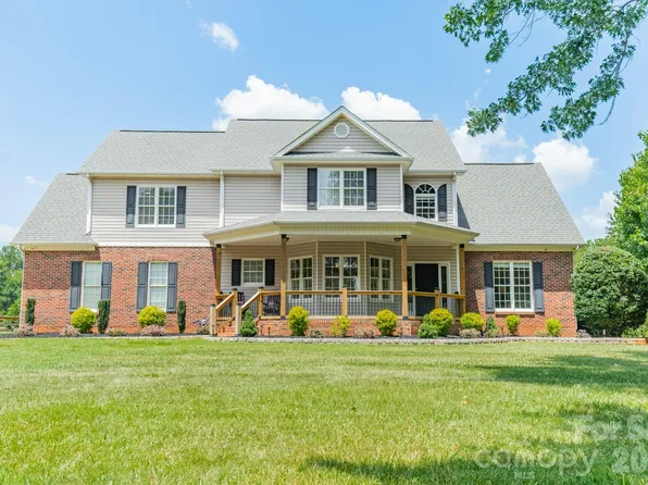 151 Turnberry Ln, Mooresville, NC 28117
