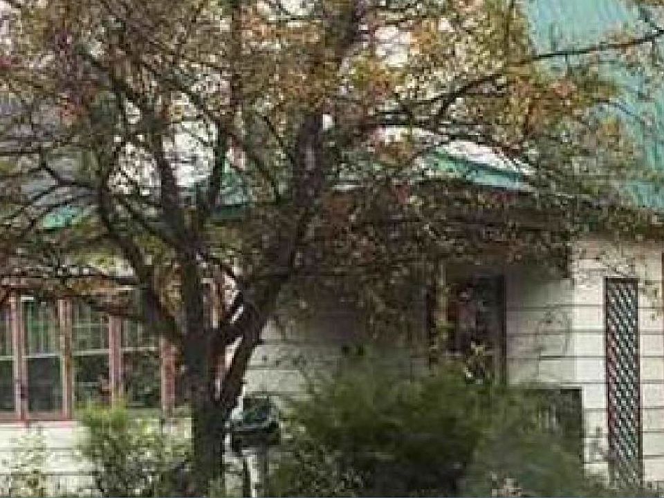 2nd image of 418 7th St
