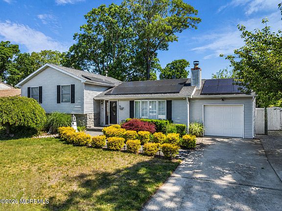 2nd image of 738 Manor Drive