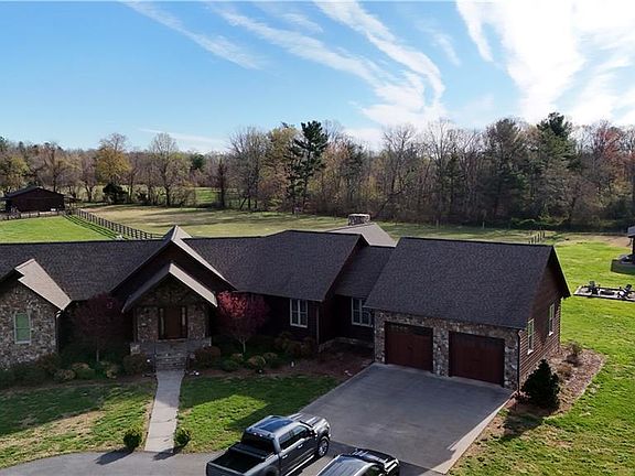 2nd image of 1083 Union Community Rd