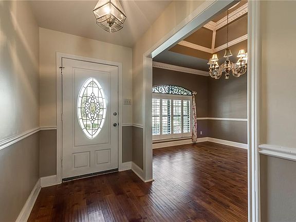 3rd image of 213 Oakmont Dr
