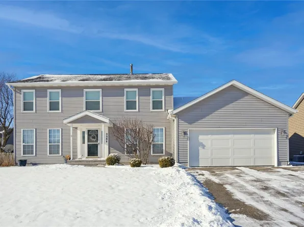 326 Rock Ridge Rd NW, Cedar Rapids, IA 52405