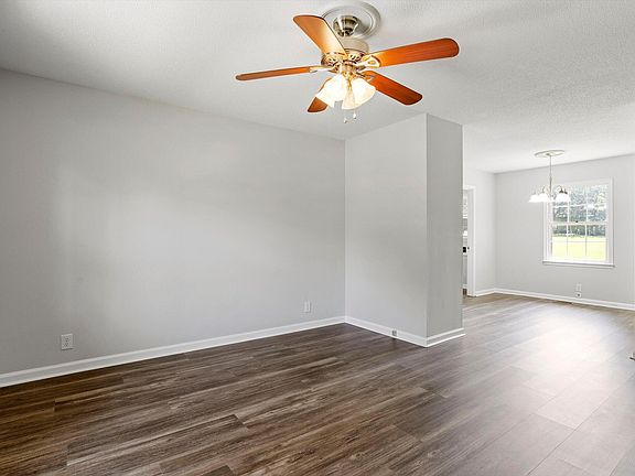 4th image of 40 Lester St