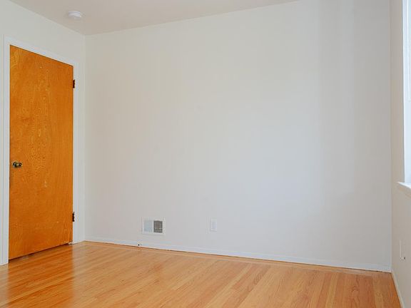 2nd image of 2952 Taraval St