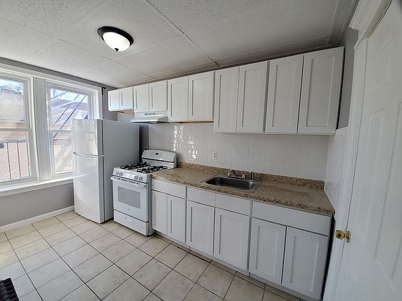 4th image of 317 William St #B