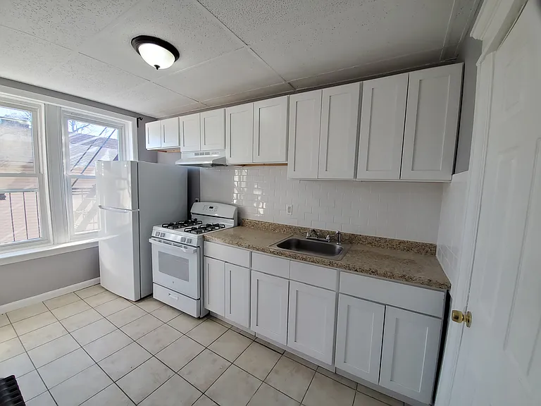 317 William St #B — Photo 4