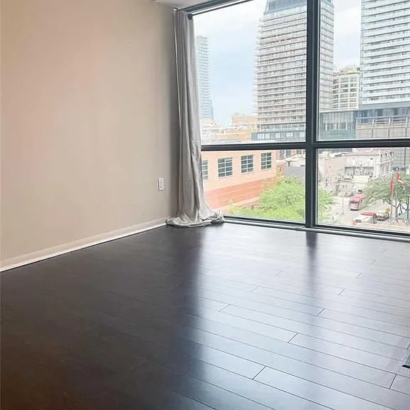 37 Grosvenor St #608 — Photo 7