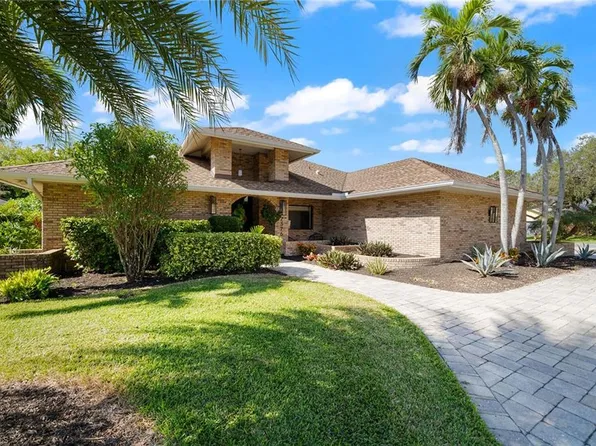 2376 Pine Woods CIR #1, NAPLES, FL 34105