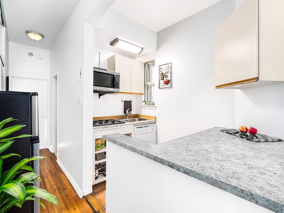 2nd image of 150 E 83rd St APT 3C
