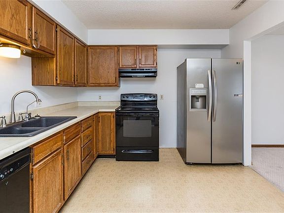3rd image of 4817 Woodland Ave Unit 3