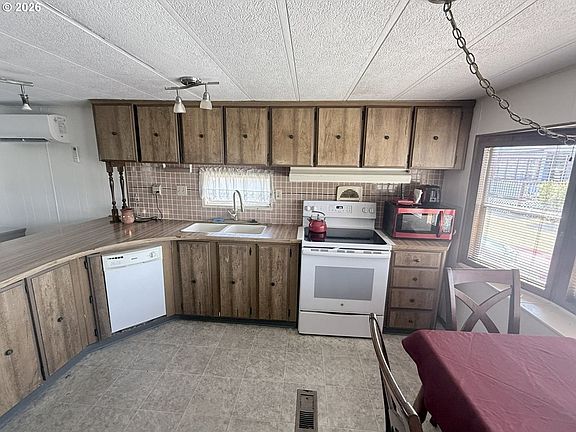 3rd image of 1413 Hawthorne Ave Space 5